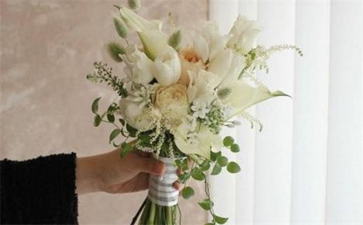 今天万年历2027年09月24日办理结婚证吉日,领证好日子查询