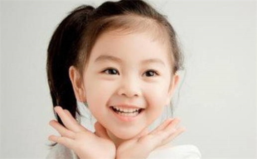 梁姓2026年06月15日出生的女孩子五行缺什么？如何科学取名