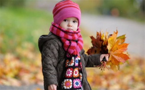 何姓女宝宝的精致典雅名字精选，给宝宝一个好名字