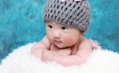 何姓2026年04月19日出生的女孩子五行缺什么？如何科学取名