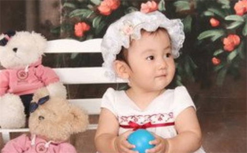 何姓女孩子取名